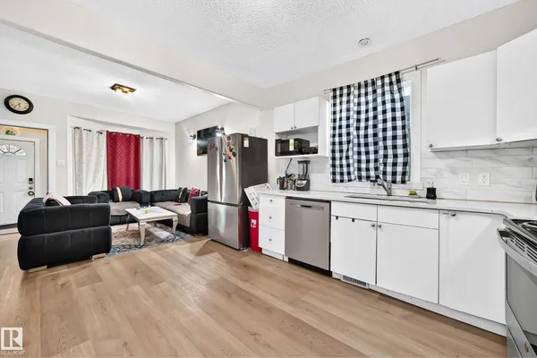 12156 92 ST NW photo 3