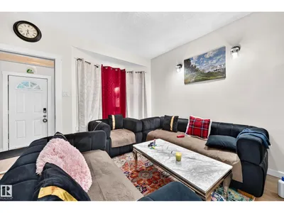 12156 92 ST NW photo 4
