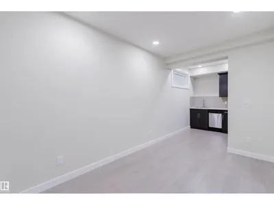 8104 224 ST NW photo 34