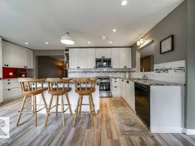 3815 36 AV NW photo 25