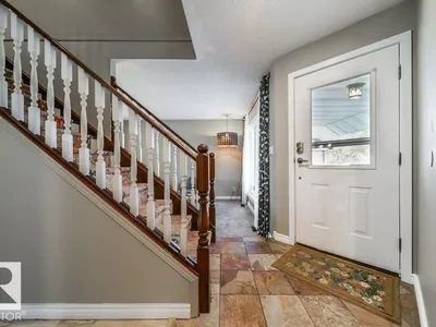 3815 36 AV NW photo 4