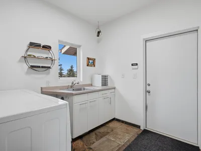 1730 Ellerslie Rd SW photo 35