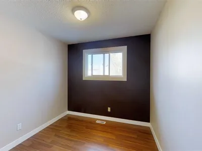 3431 42 ST NW photo 10