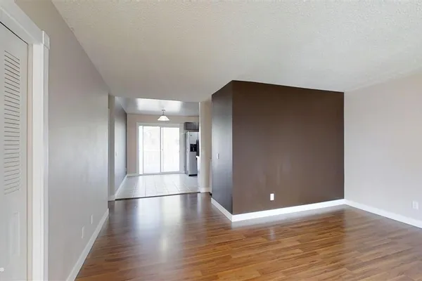 3431 42 ST NW photo 3