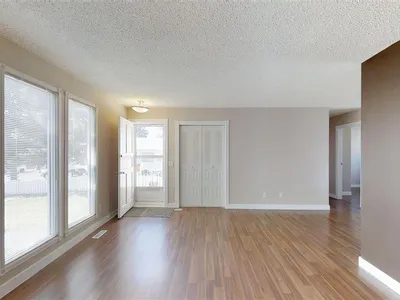 3431 42 ST NW photo 5