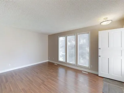 3431 42 ST NW photo 6