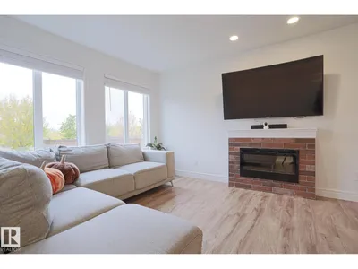 3833 ROBINS CR NW photo 4