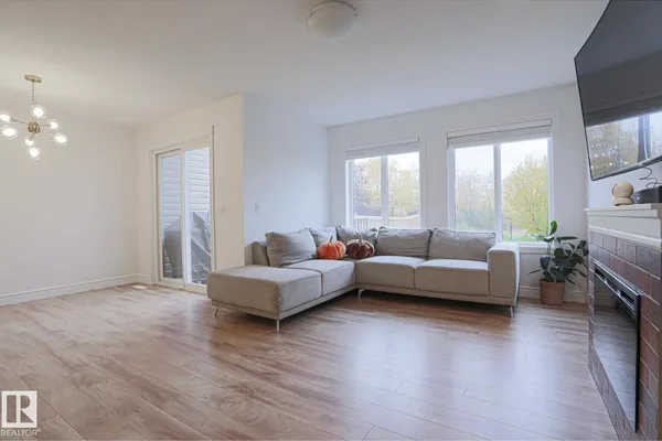 3833 ROBINS CR NW photo 3