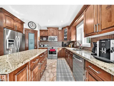7211 170 AV NW photo 7