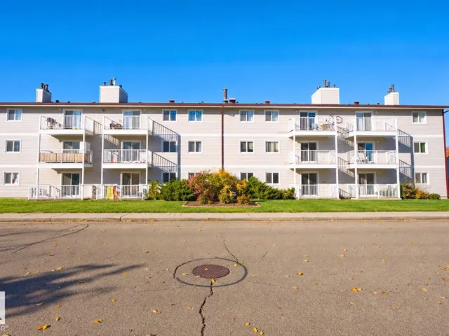 #106 10136 160 ST NW, Edmonton