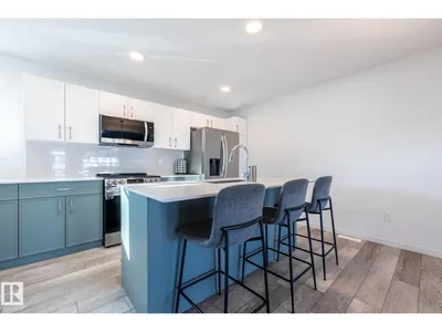 1273 MCLEOD AV photo 6