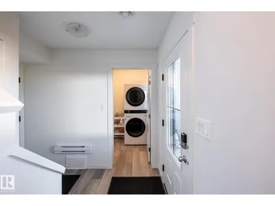 1273 MCLEOD AV photo 33