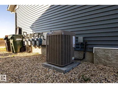 1273 MCLEOD AV photo 42