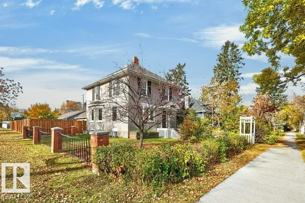 11204 127 ST NW photo 3