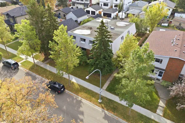 8945 78 AV NW photo 2
