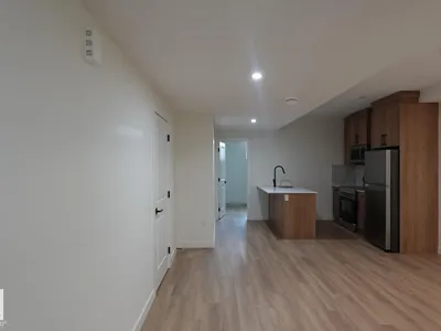 224 28 street SW photo 15