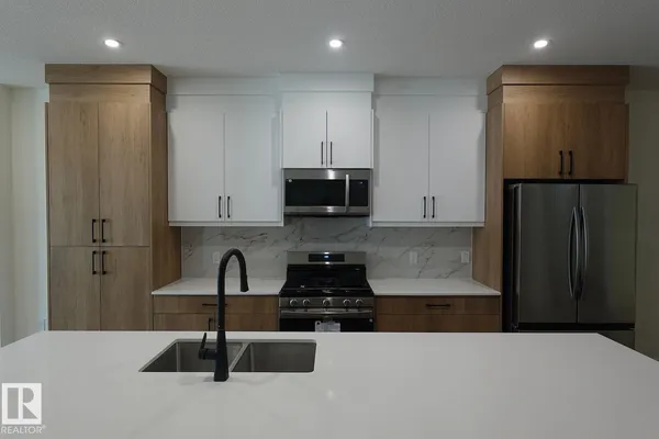 224 28 street SW photo 2
