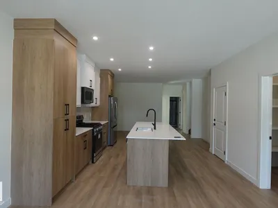 224 28 street SW photo 4