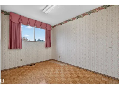 8628 135 AV NW photo 13