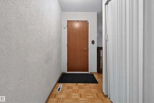 8628 135 AV NW photo 3