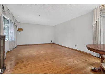 8628 135 AV NW photo 4