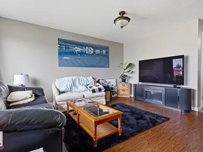 4727 105 ST NW photo 11