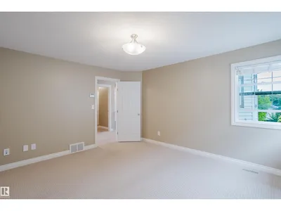 652 CRIMSON DR photo 35