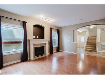 652 CRIMSON DR photo 4