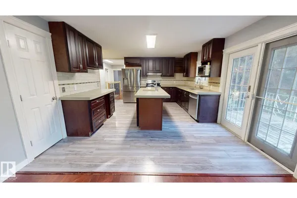 9712 209 ST NW photo 3
