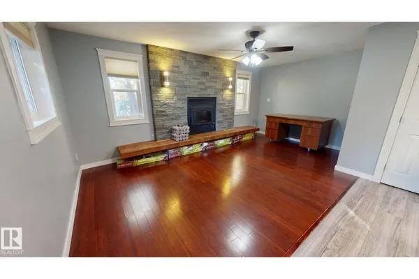 9712 209 ST NW photo 2
