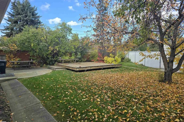 11736 43 AV NW photo 3