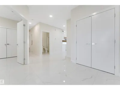 3803 38 AV photo 11