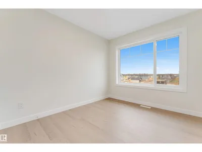 3803 38 AV photo 37