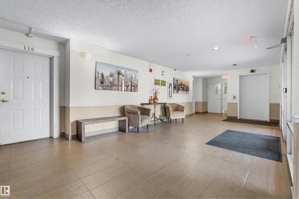 #213 17151 94A AV NW photo 3