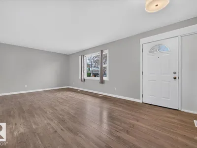 265 EVERGREEN ST photo 11
