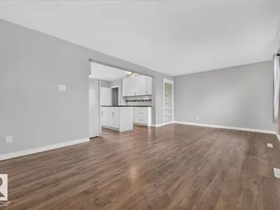 265 EVERGREEN ST photo 12