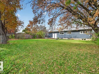 265 EVERGREEN ST photo 17