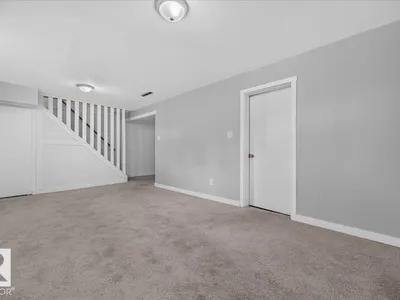 265 EVERGREEN ST photo 31