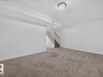 265 EVERGREEN ST photo 36