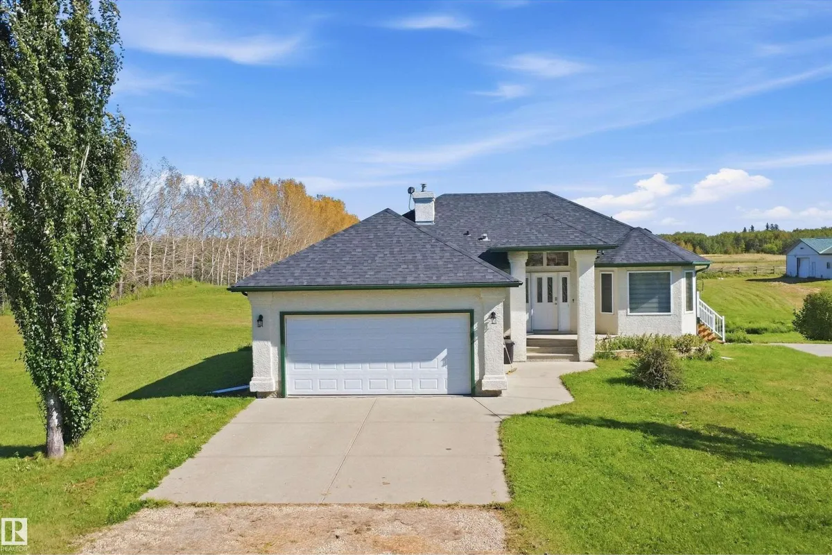 4615 17 ST SW exterior