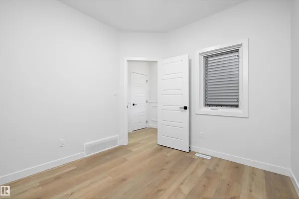 1774 Crossbill LO NW photo 3