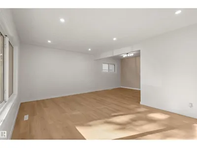 10428 64 AV NW NW photo 48