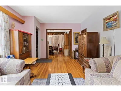 7703 77 AV NW photo 6