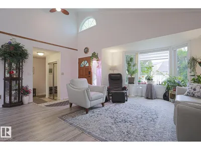 4424 124 AV NW photo 9