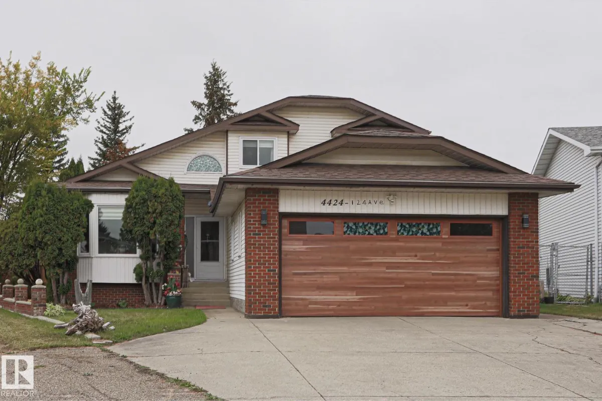 4424 124 AV NW exterior