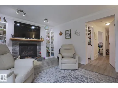 4424 124 AV NW photo 10