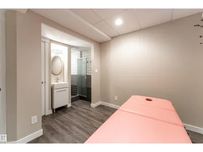2914 18A AV NW photo 21