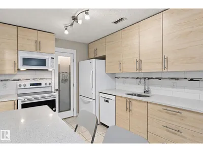 39 3111 142 AV NW photo 10