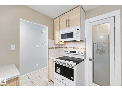39 3111 142 AV NW photo 11