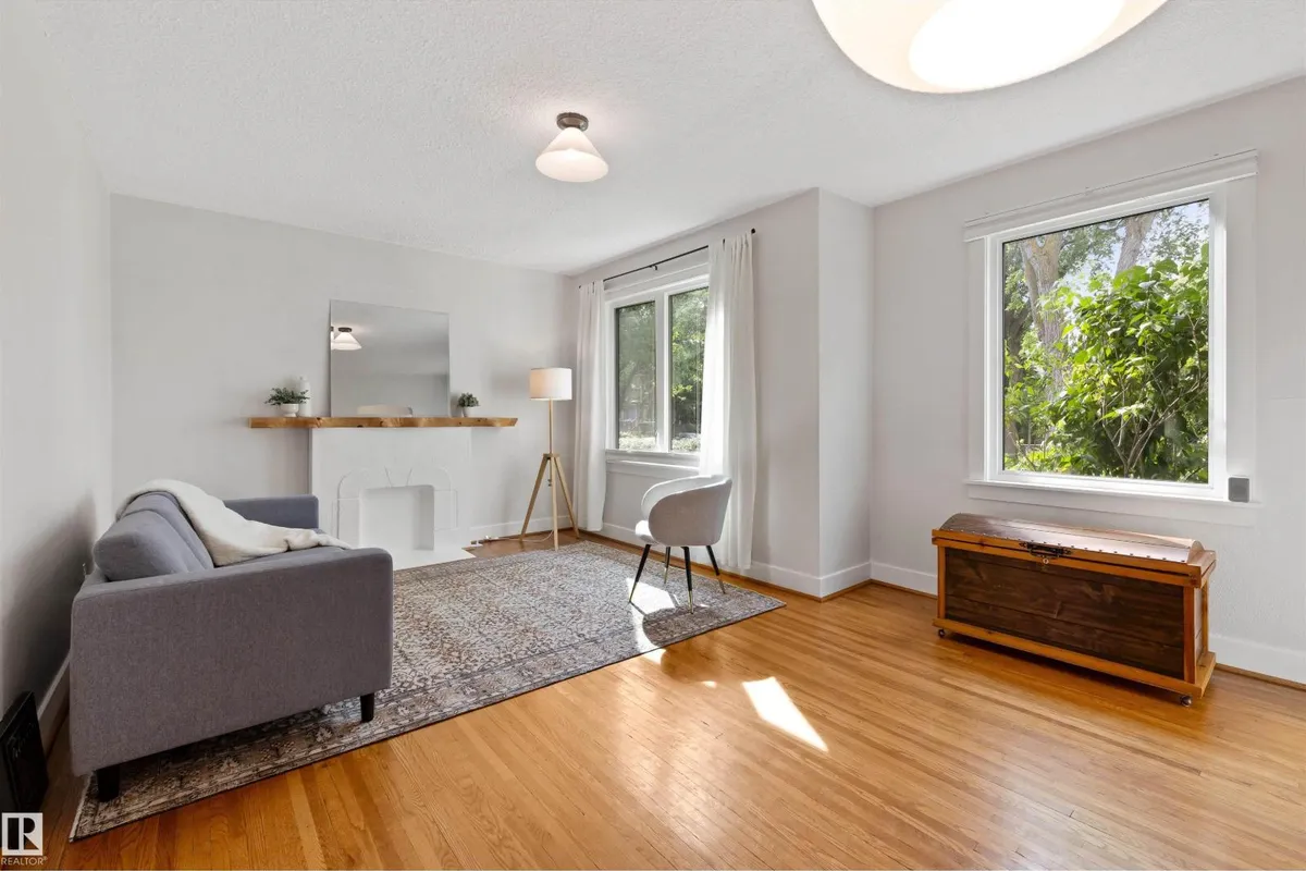 11623 123 ST NW exterior